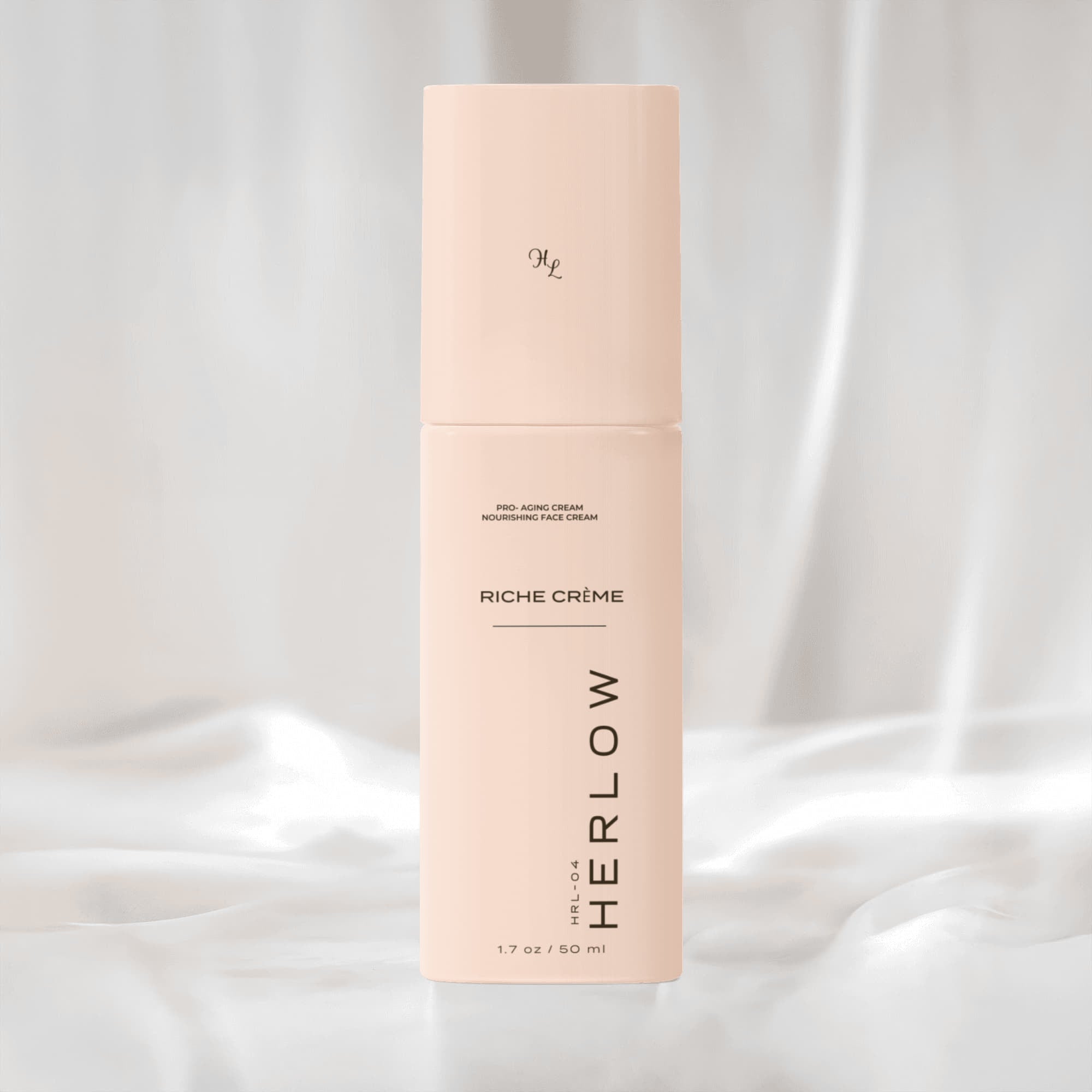 Riche Cream by HERLOW, a pro-aging face cream for youthful and radiant skin
